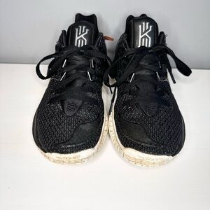 NIKE Kyrie Size 9 Sneakers Black Silver White Basketball